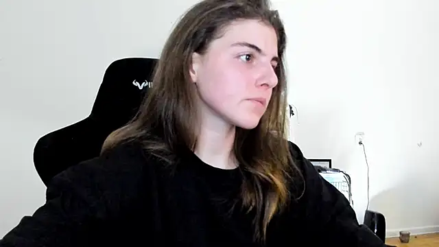 Snapshot of emmamurrr chatting on 09.14.25 emmamurrr online show from 09.14.25