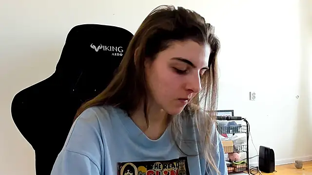 Snapshot of emmamurrr chatting on 10.11.25 emmamurrr online show from 10.11.25