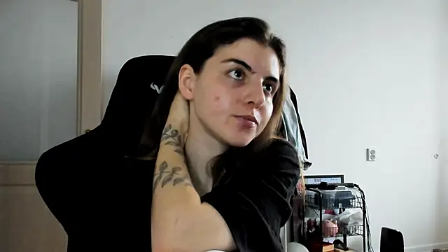 Snapshot of emmamurrr chatting on 11.06.25 emmamurrr online show from 11.06.25