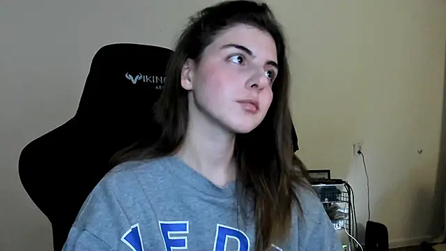 Snapshot of emmamurrr chatting on 11.12.25 emmamurrr online show from 11.12.25