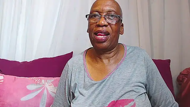 Snapshot of Freakyassnwildx chatting on 12.20.25 Freakyassnwildx online show from 12.20.25