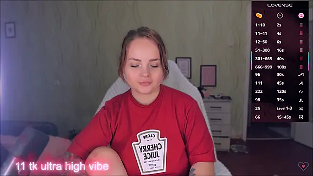 Snapshot of flower_sarah_ chatting on 09.24.25 flower sarah online show from 09.24.25