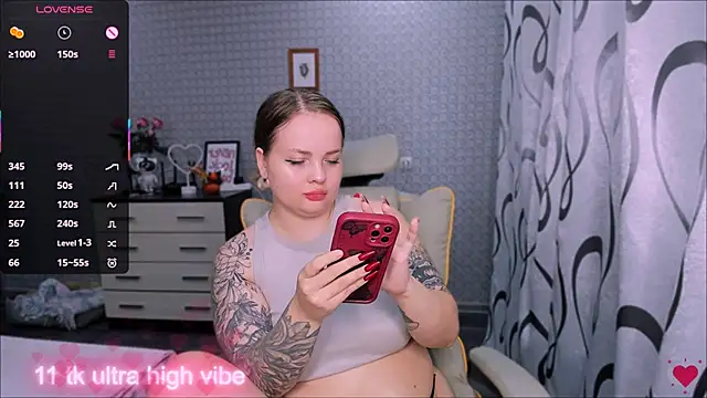 Snapshot of flower_sarah_ chatting on 10.22.25 flower sarah online show from 10.22.25