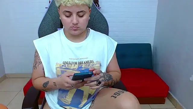 isabeautyx19 online show from 12.18.24