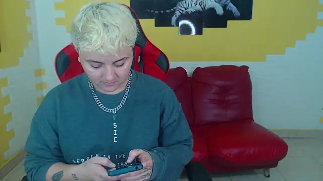 isabeautyx19 online show from 12.20.24