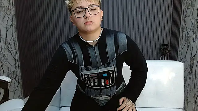 isabeautyx19 online show from 10.13.25