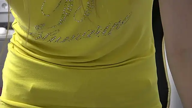 Snapshot of MiniSweetKt chatting on 10.31.25 MiniSweetKt online show from 10.31.25