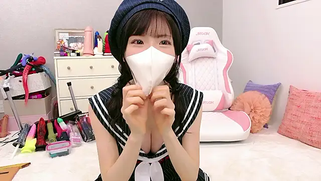 Snapshot of -minami- chatting on 05.13.26 -minami- online show from 05.13.26