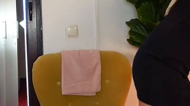 NinaCrystal1 online show from 04.10.26