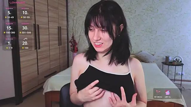 Snapshot of JulisSweet chatting on 10.17.25 JulisSweet online show from 10.17.25