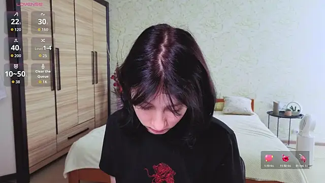 Snapshot of JulisSweet chatting on 10.19.25 JulisSweet online show from 10.19.25