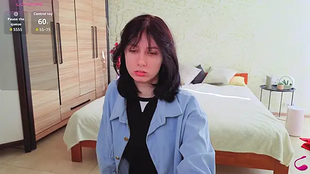 Snapshot of JulisSweet chatting on 10.26.25 JulisSweet online show from 10.26.25