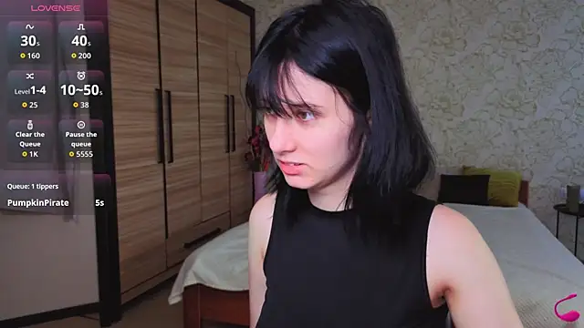 Snapshot of JulisSweet chatting on 10.31.25 JulisSweet online show from 10.31.25