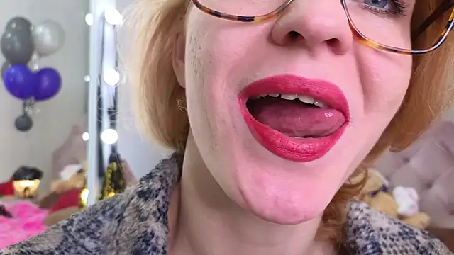 SquirtyAlisa online show from 10.28.25