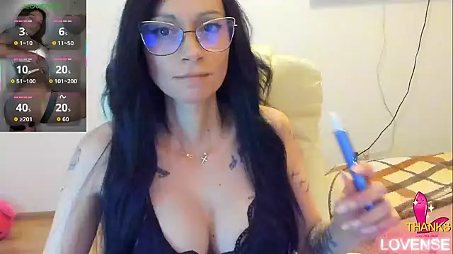 Snapshot of kissnicol32 chatting on 03.25.26 kissnicol32 online show from 03.25.26