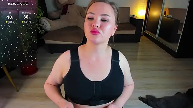 Snapshot of Carolina_bby chatting on 09.27.25 Carolina bby online show from 09.27.25