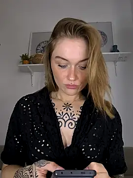 Snapshot of Goldloeckchen159 chatting on 10.19.25 Goldloeckchen159 online show from 10.19.25