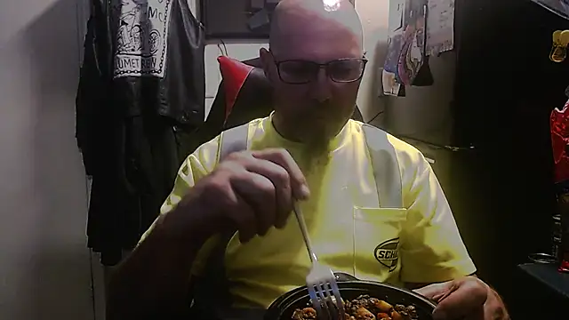 KrazyLegz online show from 09.18.25