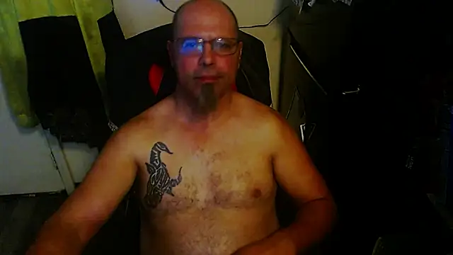 KrazyLegz online show from 10.31.25