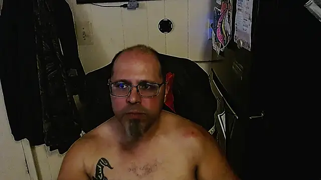 KrazyLegz online show from 11.14.25