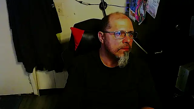 Snapshot of KrazyLegz chatting on 03.19.26 KrazyLegz online show from 03.19.26