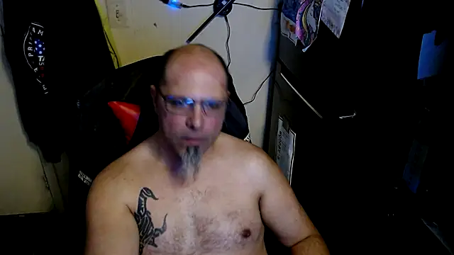 Snapshot of KrazyLegz chatting on 04.20.26 KrazyLegz online show from 04.20.26