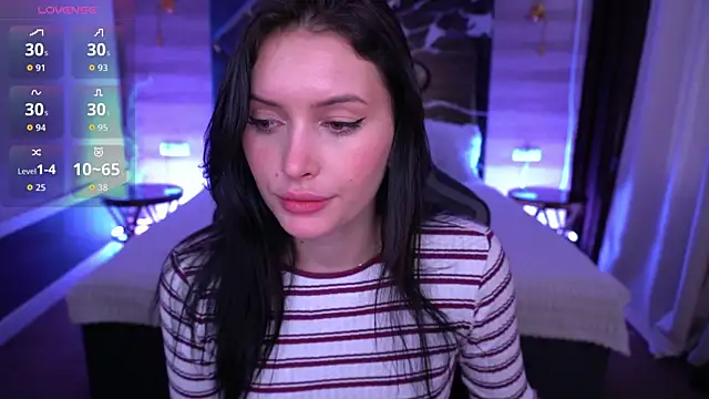 Snapshot of MilaSecrett chatting on 10.11.25 MilaSecrett online show from 10.11.25