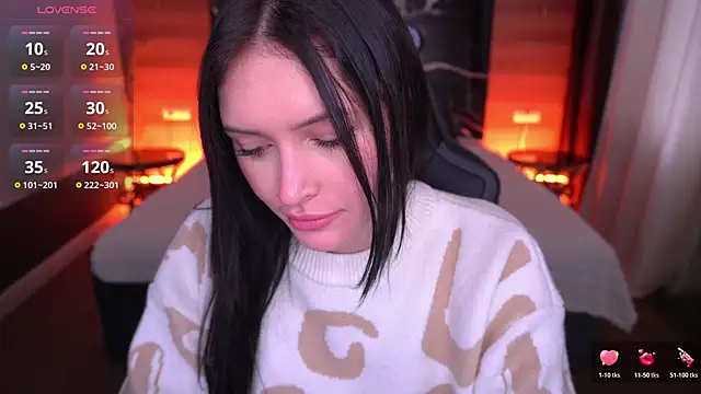 Snapshot of MilaSecrett chatting on 10.17.25 MilaSecrett online show from 10.17.25