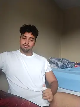 Snapshot of Xcumshot33 chatting on 03.19.25 Xcumshot33 online show from 03.19.25