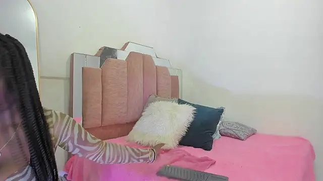 LoveQueen2 online show from 01.25.25