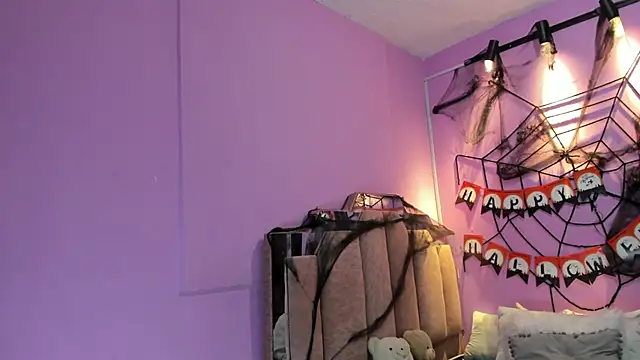 LoveQueen2 online show from 10.18.25