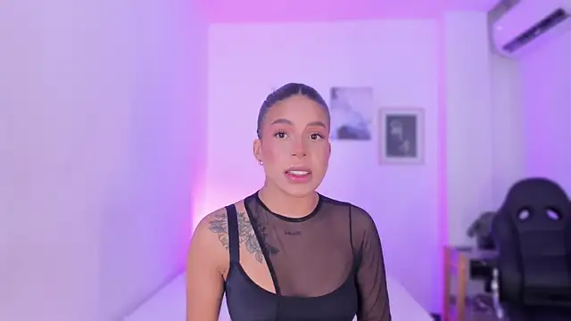 emelie 89 online show from 02.12.25