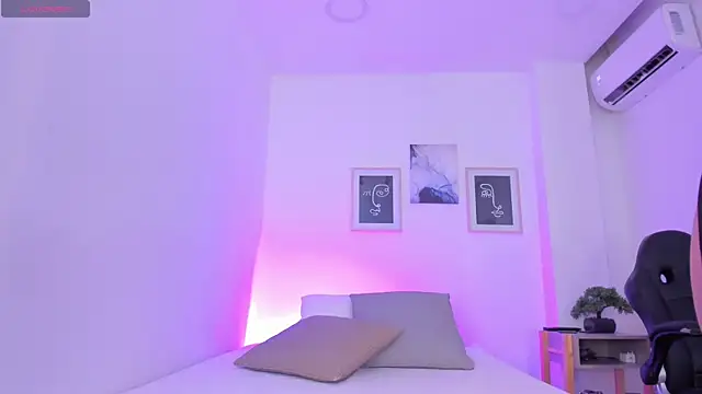 emelie 89 online show from 03.21.25