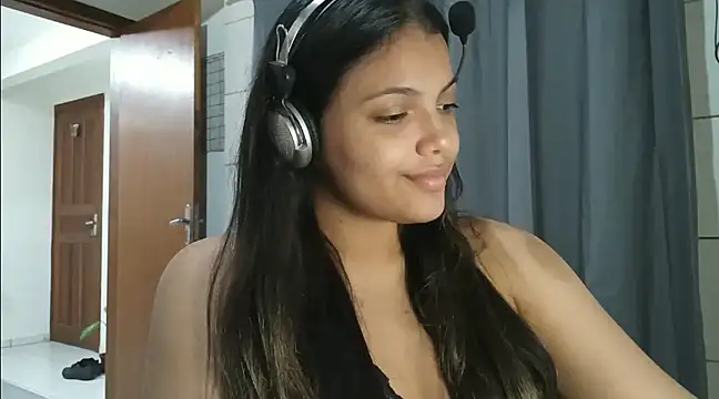 Snapshot of bombomepimenta chatting on 01.07.25 bombomepimenta online show from 01.07.25