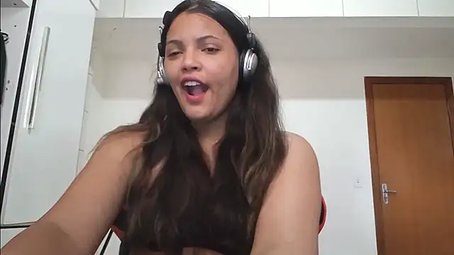 Snapshot of bombomepimenta chatting on 01.25.25 bombomepimenta online show from 01.25.25