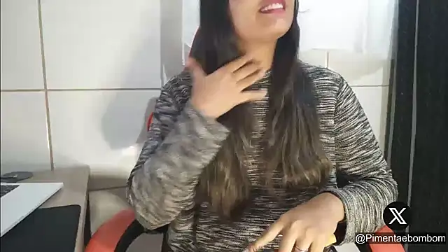 Snapshot of bombomepimenta chatting on 03.02.25 bombomepimenta online show from 03.02.25
