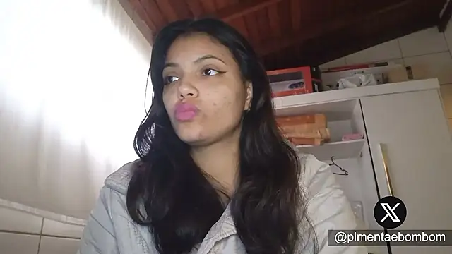 Snapshot of bombomepimenta chatting on 09.13.25 bombomepimenta online show from 09.13.25