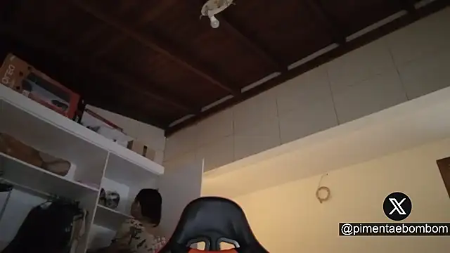 Snapshot of bombomepimenta chatting on 09.26.25 bombomepimenta online show from 09.26.25