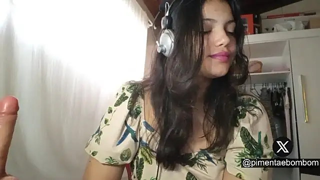 Snapshot of bombomepimenta chatting on 09.27.25 bombomepimenta online show from 09.27.25