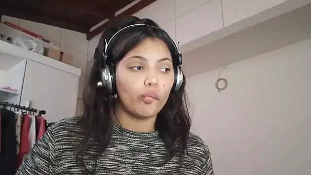 Snapshot of bombomepimenta chatting on 10.13.25 bombomepimenta online show from 10.13.25