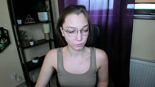 EmillyPlay online show from 03.10.25