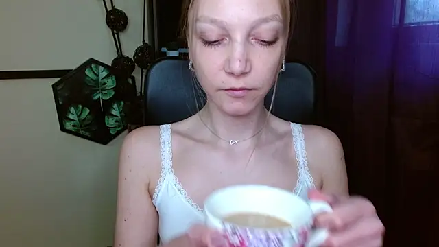 EmillyPlay online show from 04.21.26