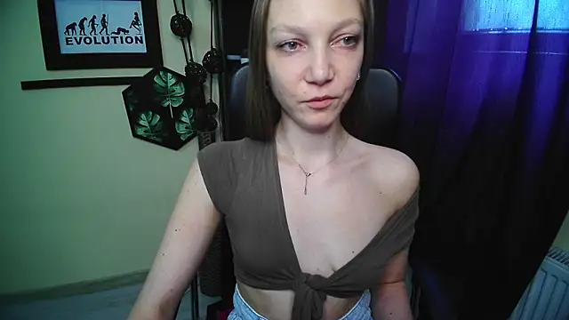 Snapshot of EmillyPlay chatting on 05.19.26 EmillyPlay online show from 05.19.26