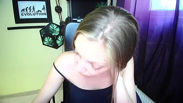 Snapshot of EmillyPlay chatting on 06.03.26 EmillyPlay online show from 06.03.26