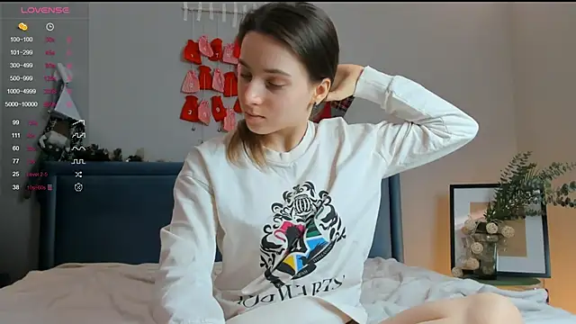 Snapshot of DonnaBurkee chatting on 01.16.25 DonnaBurkee online show from 01.16.25