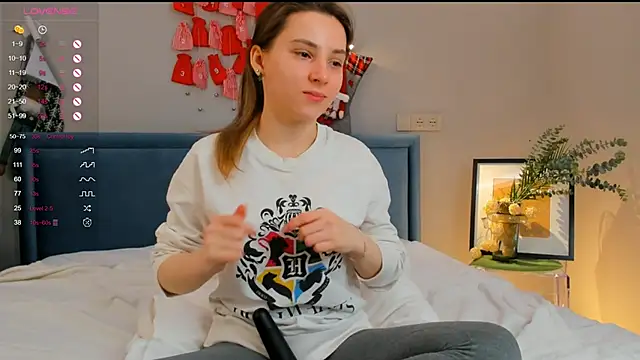 Snapshot of DonnaBurkee chatting on 01.18.25 DonnaBurkee online show from 01.18.25