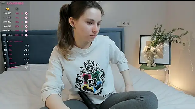 Snapshot of DonnaBurkee chatting on 02.02.25 DonnaBurkee online show from 02.02.25