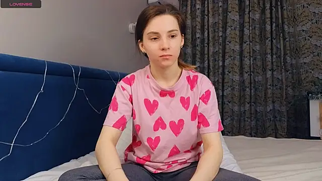 Snapshot of DonnaBurkee chatting on 03.10.25 DonnaBurkee online show from 03.10.25