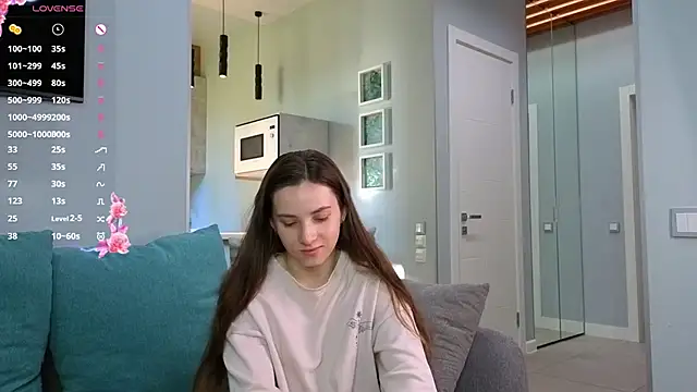 Snapshot of DonnaBurkee chatting on 09.29.25 DonnaBurkee online show from 09.29.25