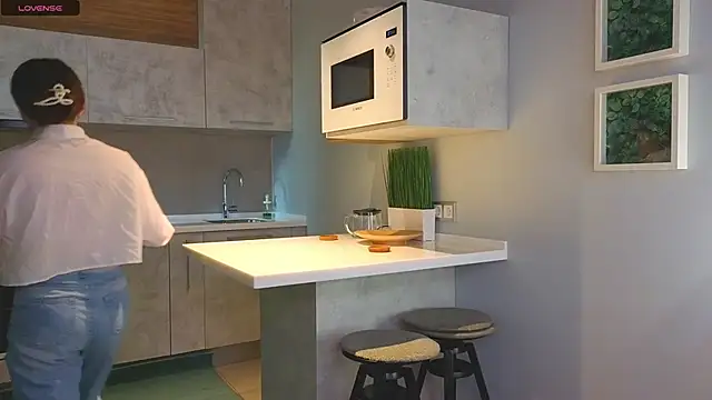 Snapshot of DonnaBurkee chatting on 10.09.25 DonnaBurkee online show from 10.09.25